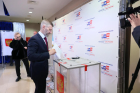 Губернатор Чукотки Владислав Кузнецов одним из первых проголосовал на выборах