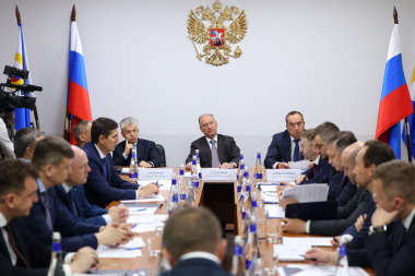 Николай Патрушев и Владислав Кузнецов обсудили перспективы развития СевМорПути на Чукотке