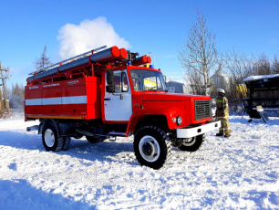 В чукотское село Омолон доставили новый пожарный автомобиль