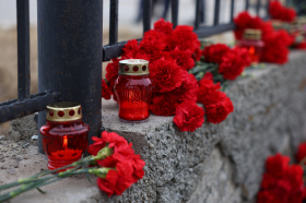 Жители столицы Чукотки почтили память погибших в результате террористической атаки в Белгороде