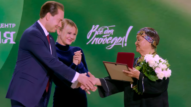 Президент Владимир Путин вручил награды лауреатам премии "Все для Победы!"