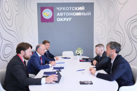 ВЭФ–2026: Губернатор Владислав Кузнецов обсудил развитие минерально сырьевой базы Чукотки с руководством Федерального агентства по недропользованию 