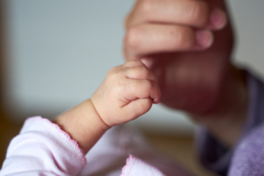 На Чукотке упрощён порядок предоставления ежемесячной выплаты при рождении первого и второго ребенка