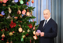 Юрий Трутнев принимает участие в благотворительной акции «Елка желаний»