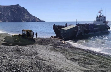 В рамках северного завоза в село Нунлигран доставили модульные конструкции для быстровозводимого спортивного зала