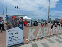 Более 15 тыс. человек посетили «Пространство карьеры» от КРДВ на праздновании Всероссийского Дня молодежи во Владивостоке