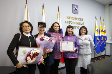 Жителей Чукотки наградили федеральными и региональными наградами к юбилею округа