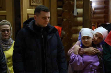 Павел Каргаполов принял участие в Пасхальном богослужении