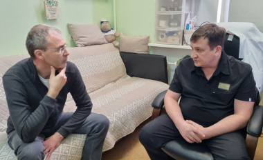 Губернатор Роман Копин и депутат Госдумы Елена Евтюхова навестили бойцов в московском госпитале