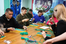На Чукотке изготовили тактические браслеты для бойцов СВО ко Дню защитника Отечества