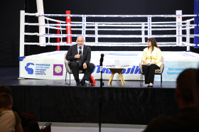 Легенда на Чукотке: жители Анадыря встретились с Александром Карелиным