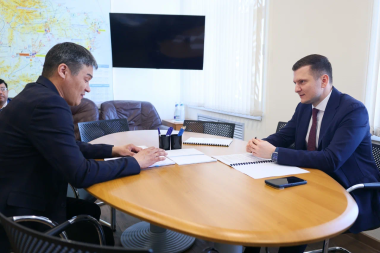 Подготовку к защите проектов и помощь ветеранам СВО обсудили Павел Каргаполов и Михаил Тарасов