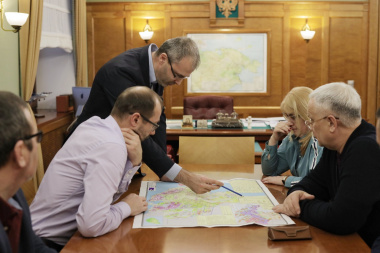 Губернатор Роман Копин обсудил с представителями «Ростелекома» строительство оптоволокна на Чукотку