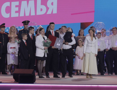 Семья Ширяевых из Чукотского АО победила в номинации «Многодетная семья» на Всероссийском конкурсе «Семья года – 2025»