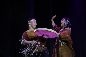 На Чукотке ансамбли, знакомящие с этнокультурой народов Севера, устроили двухчасовой танцевальный марафон